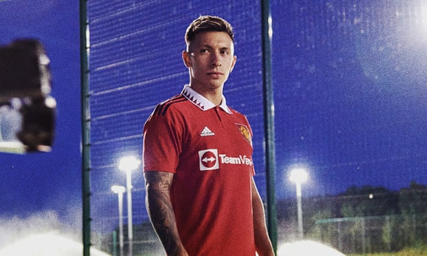 Manchester United complete Lisandro Martinez signing: Lisandro Martinez, an Argentine defender, has agreed to transfer to Manchester United