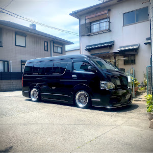 ハイエースワゴン TRH214W