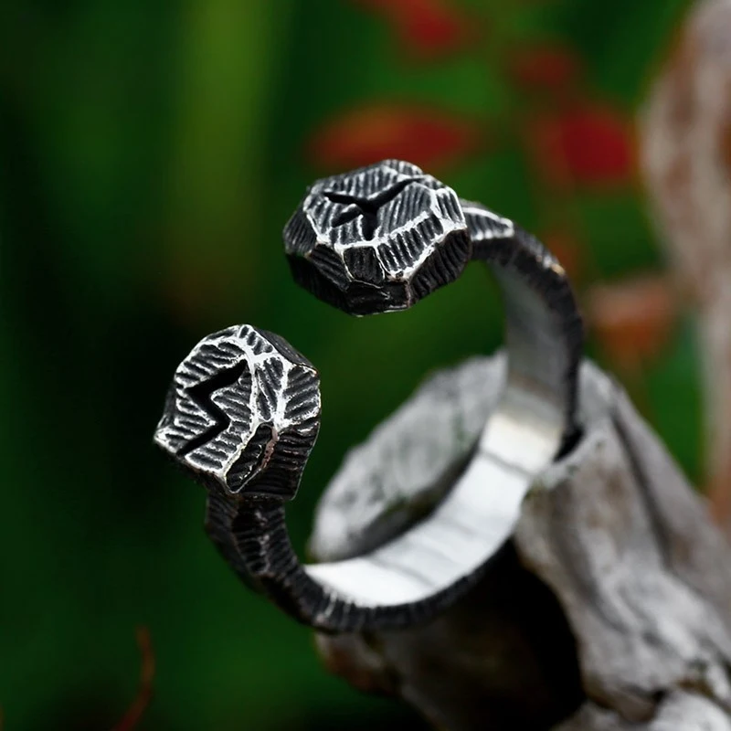 Anillo Nórdico Vikingo con Letra Acero Inoxidable Titanio Retro y Elegante Anillo Abierto Perfecto para Estilo y Personalidad