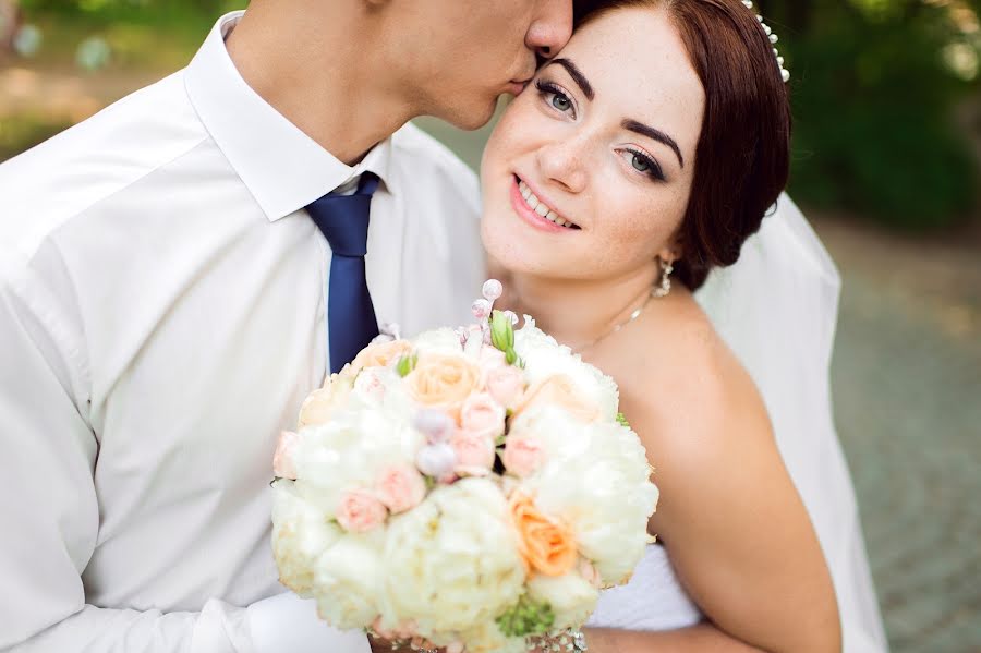 Fotógrafo de casamento Aleksandr Tegza (sanyof). Foto de 15 de outubro 2015