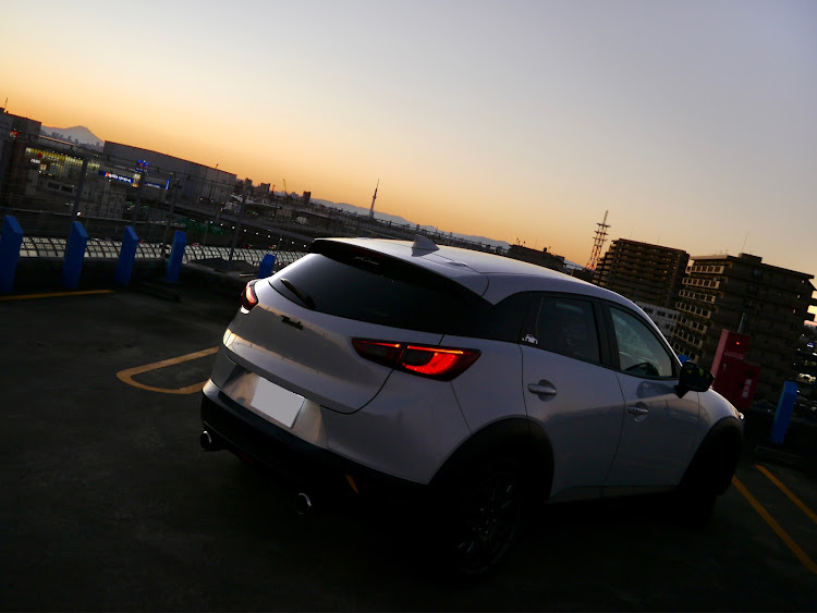 CX-3のマスクは必須アイテムです。・医療従事者に感謝とエールを‼️・富士山とスカイツリーが見える・オミクロン株に注意・立駐屋上映えに関するカスタム事例の投稿画像5枚目