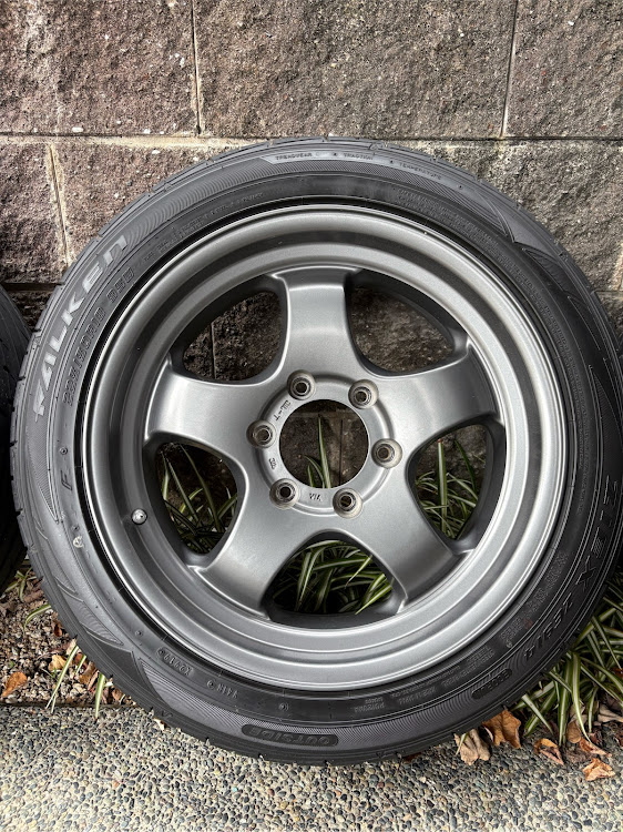 ハイエースのホイール売ります・ハイエース・キャラバン・WORK/XTRAP/S1HC・ハイエース200系に関するカスタム事例の投稿画像3枚目