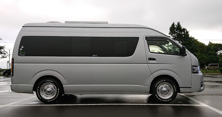 ハイエースバンの玄武・バンプ&リバンプ交換・ライトダウンに関するカスタム事例の投稿画像4枚目