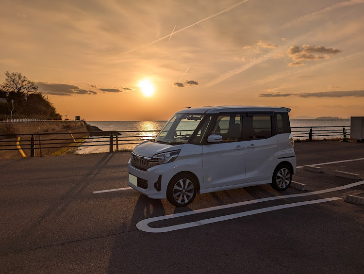 eKスペースカスタムの夕日に輝くあなたの愛車・いつもイイね！コメント！して頂きありがとうございます(*^▽^*)・黄砂まみれ・コラボお願いします・ノーマル車でも変わらず仲良くして下さってありがとうございます😄に関するカスタム事例の投稿画像1枚目