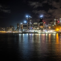 The city of Sydney at night di 