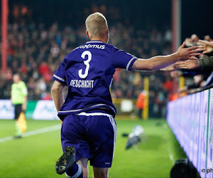 Anderlecht-boegbeeld is vrij om zijn handtekening eender waar te zetten