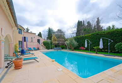 Villa avec piscine et terrasse 4