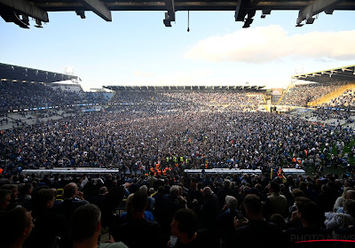 🎥 Vuurpijlen richting Cercle-supporters gelanceerd tijdens veldbestorming na titelwedstrijd