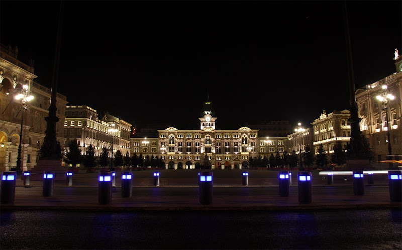 Trieste by night di -Os-