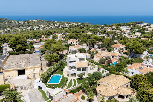 Property with pool 4