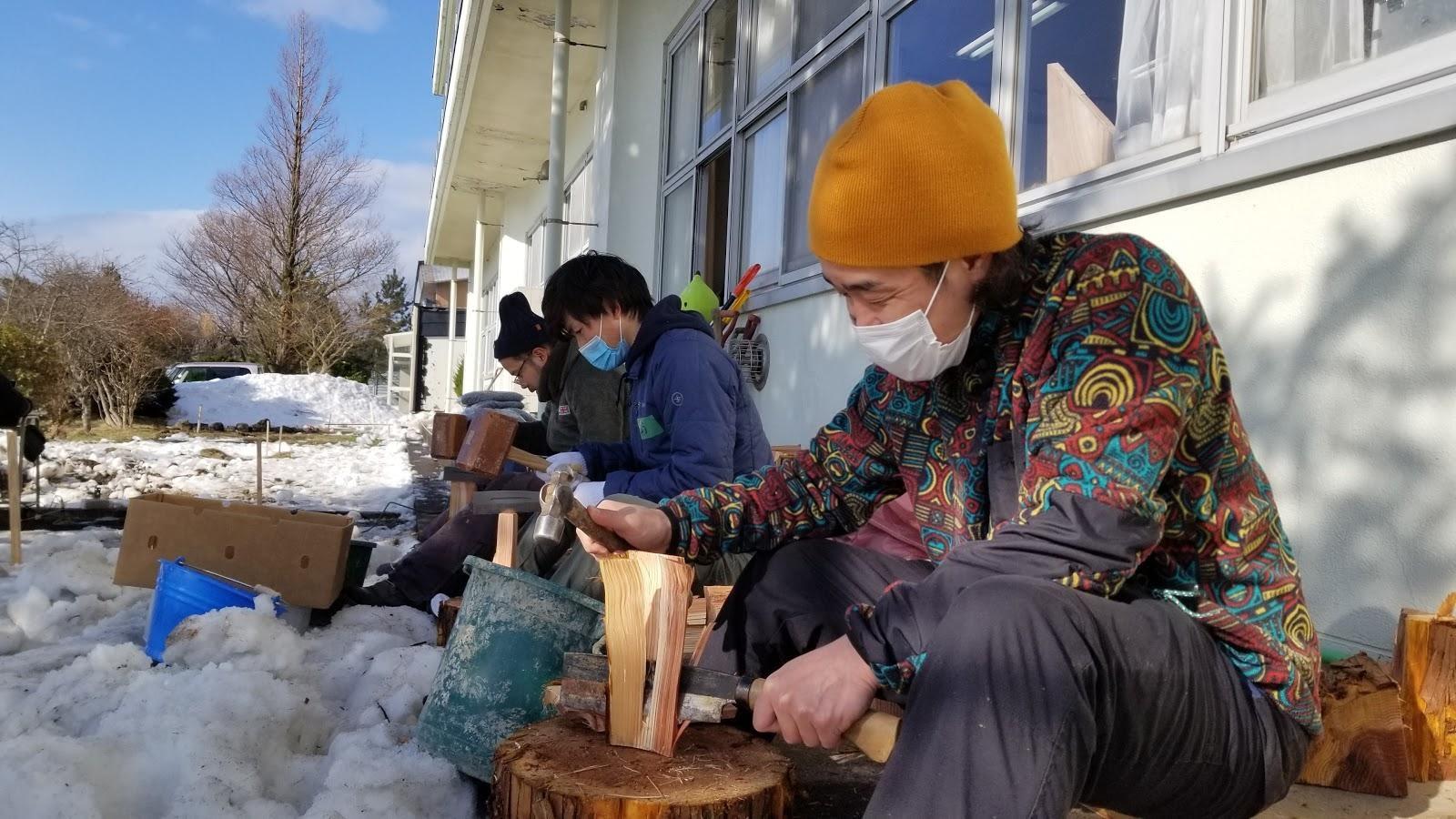 人, 食品, テーブル, 少年 が含まれている画像

自動的に生成された説明