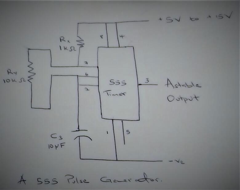 555 impulsų generatoriaus schema