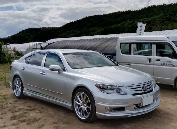 LSの秋の気配・ドライブ・とうもろこし畑🌽と愛車✨・LS600hl・UZセパレートパッケージに関するカスタム事例の投稿画像1枚目