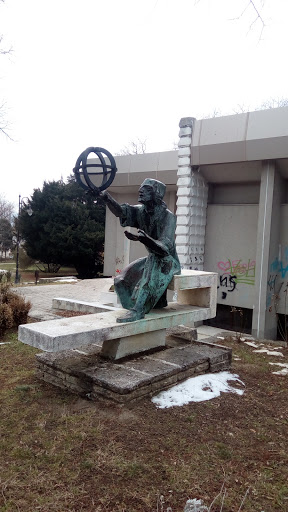 Статуя на Николай Коперник