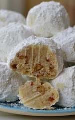 Buttery Pecan Snowball Cookies was pinched from <a href="http://www.smalltownwoman.com/buttery-pecan-snowball-cookies/" target="_blank">www.smalltownwoman.com.</a>