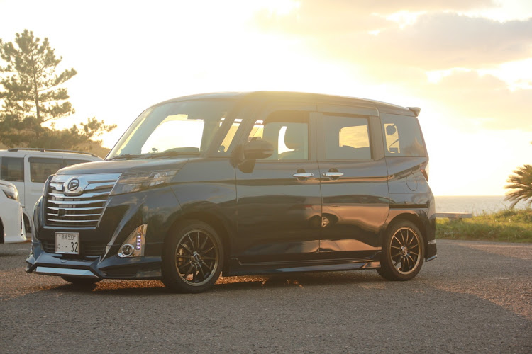 トールカスタムの秋の気配・最近寒い・一眼レフ撮影・夕日と愛車・鬼滅の刃ジャンボクッションに関するカスタム事例の投稿画像1枚目