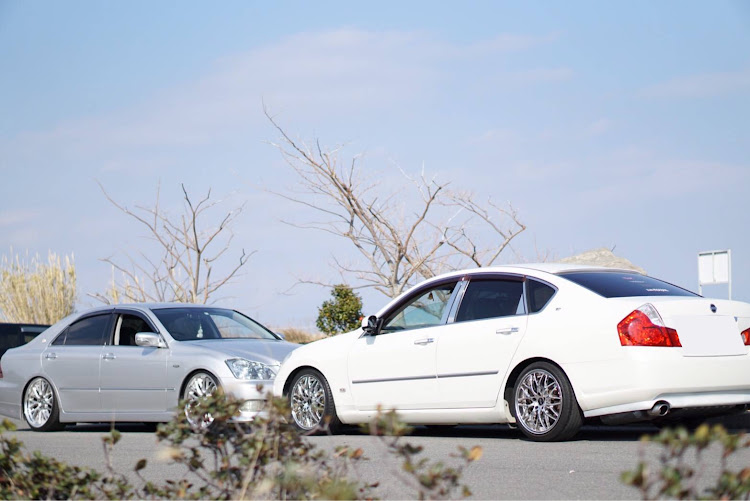 クラウンアスリートの18クラウン・y50フーガ・TEAM FREEDOM・車好きと繋がりたいに関するカスタム事例の投稿画像2枚目