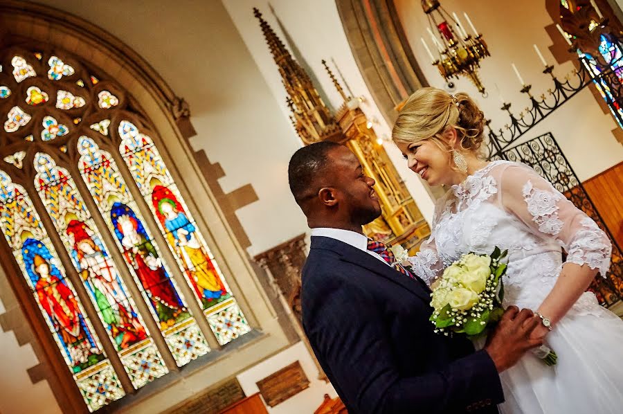 Fotógrafo de casamento Tayo Otubusin (tayorski). Foto de 6 de fevereiro 2020