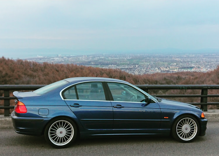 B3セダンのbmw・Alpina・E46・Club E46・アルピナブルーに関するカスタム事例の投稿画像1枚目