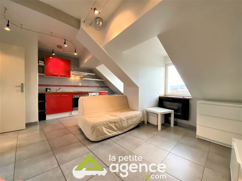 Location meublée appartement 1 pièce 19 m² à Montluçon (03100), 345 €