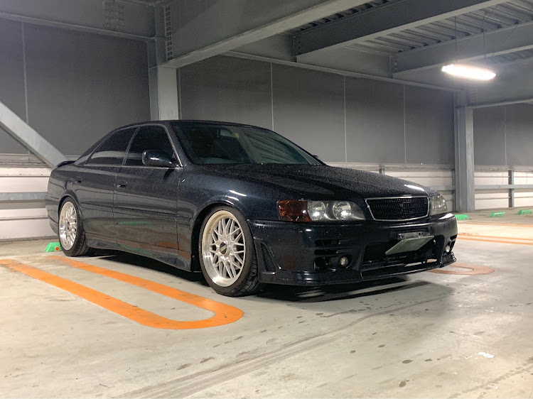 チェイサーのチェイサーJZX100・車高調整・フェンダーシバき隊・フルスモ・ナンバーカバーに関するカスタム事例の投稿画像1枚目