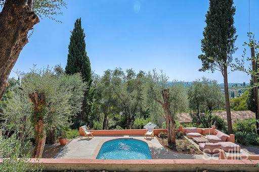 Villa with pool 1