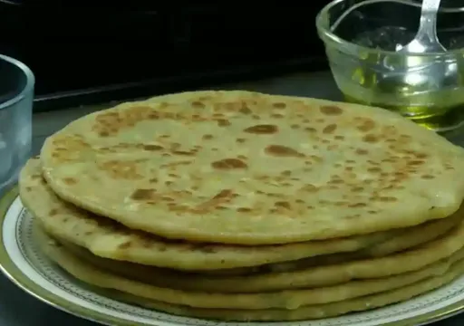 Aloo Paratha With Butter