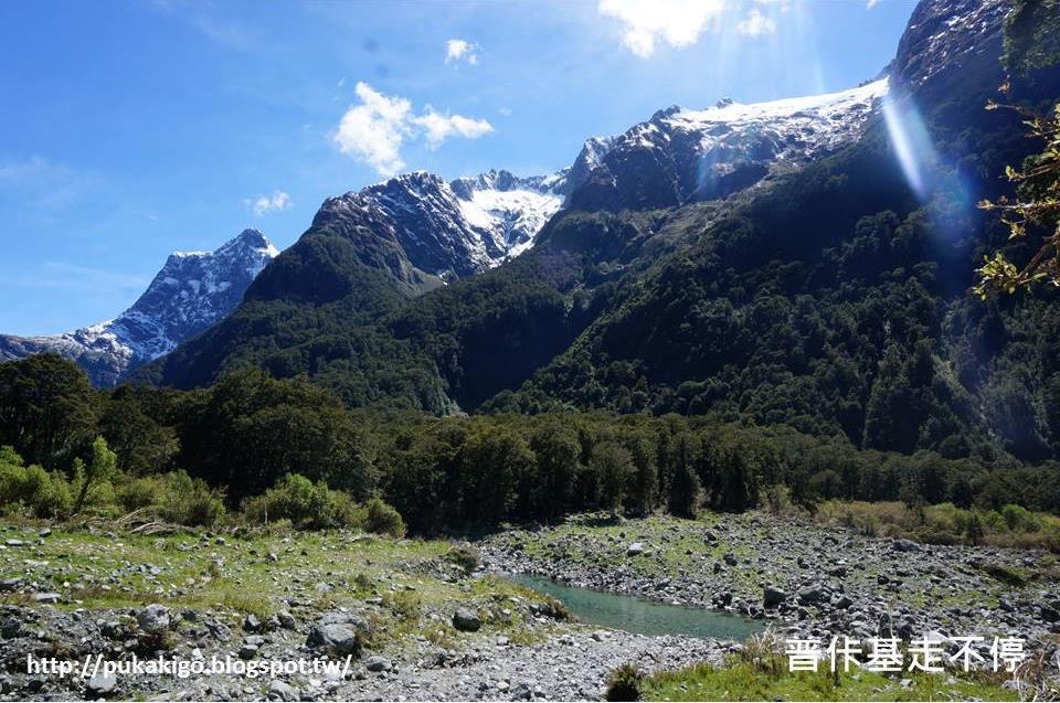 C:\Users\lgwtr\Desktop\網誌經營\普佧基走不停\NZ紐西蘭_南島_Milford Track\Day 2\簡報3\投影片16.JPG