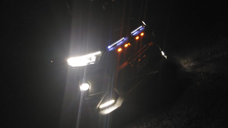 RAV4のピックアップ一度でも載ってみたい・愛柱 愛の呼吸 四の方（ラブ ヽ( ▼∀▼)ﾉ ﾌｫｰ!!）・グリルマーカーに関するカスタム事例の投稿画像10枚目