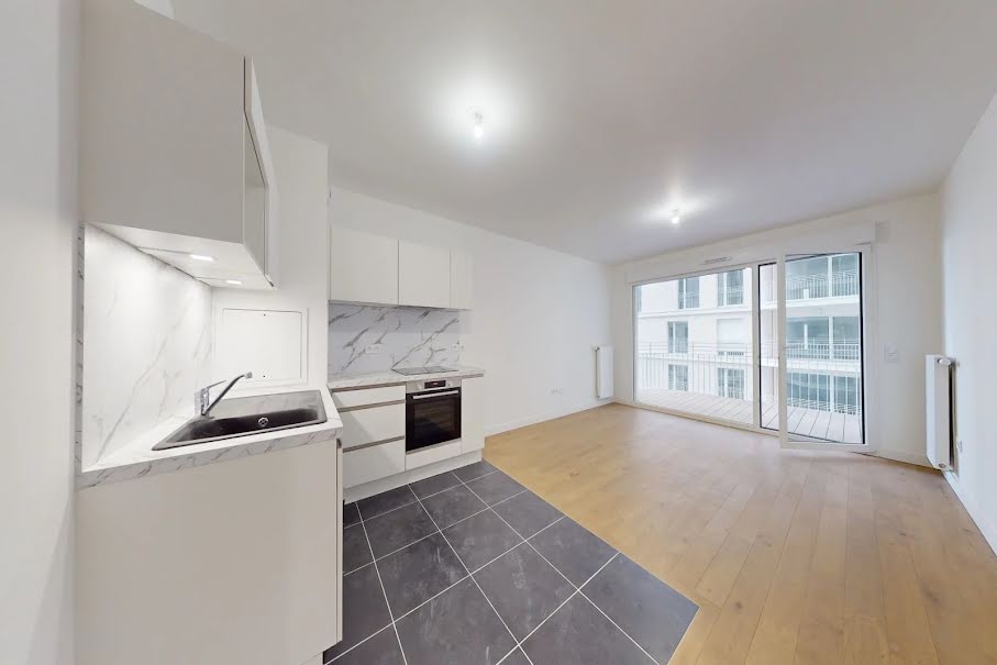 Location  appartement 4 pièces 86.3 m² à Clichy (92110), 2 391 €