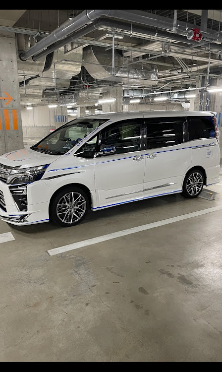 ヴォクシーのノーマル車高・LF Magicフェンダー・オーバーフェンダー取り付けに関するカスタム事例の投稿画像7枚目