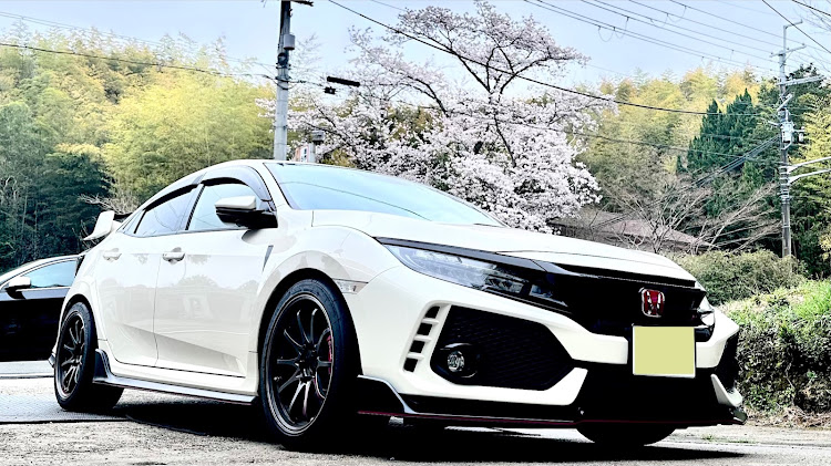 シビックタイプRのサクラと愛車に関するカスタム事例の投稿画像1枚目