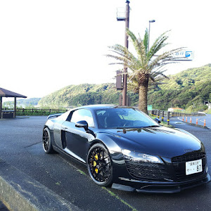 R8 クーペ