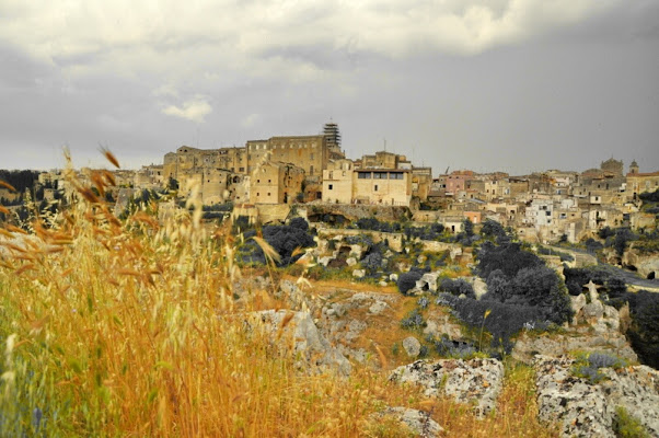 Gravina in Puglia, sole, roccia e storia  di angy17