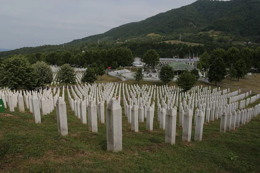 Mediji: Rezolucija o Srebrenici predviđa međunarodni dan sećanja na genocid