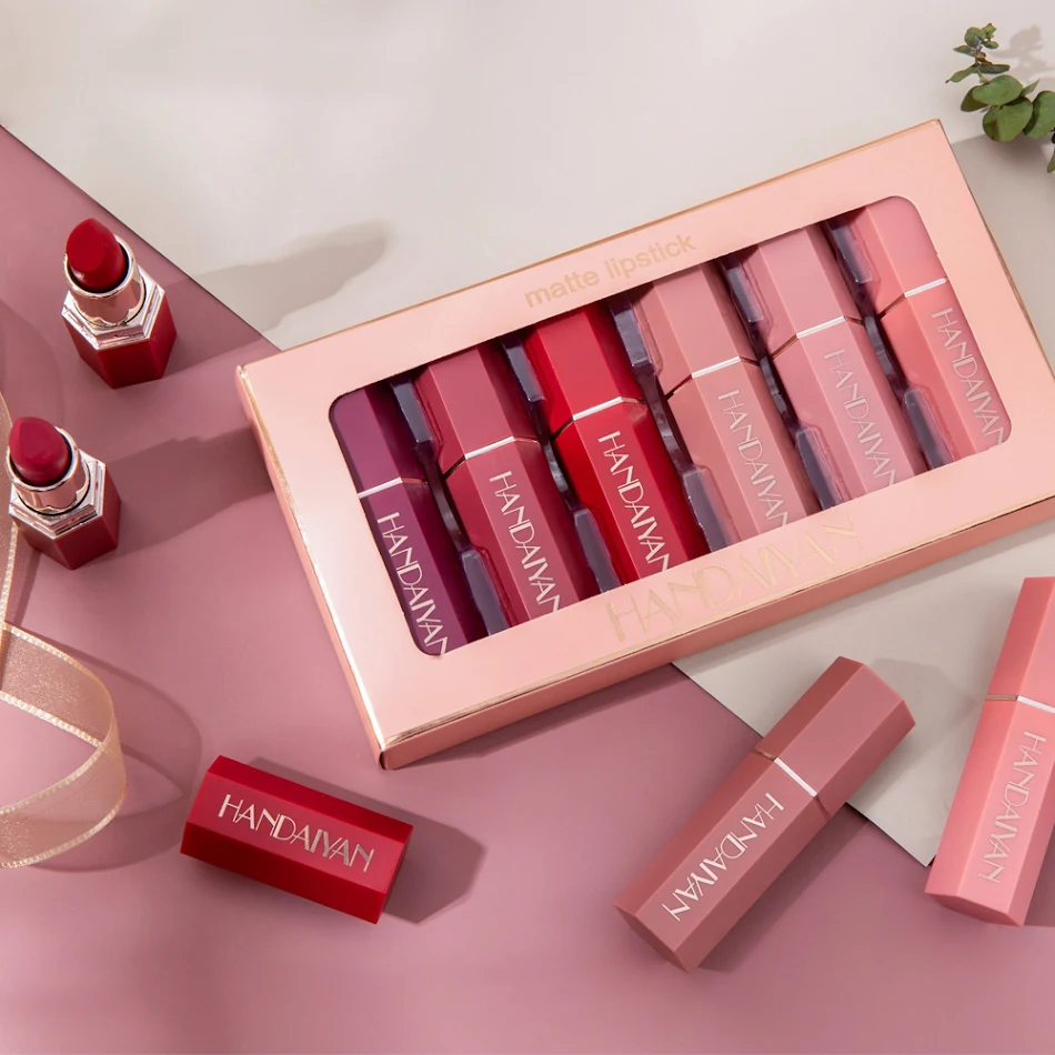 Kit de 6 Batons Matte Impermeáveis, à Prova d'Água. Desfrute de lábios perfeitos com cores vibrantes e longa duração.