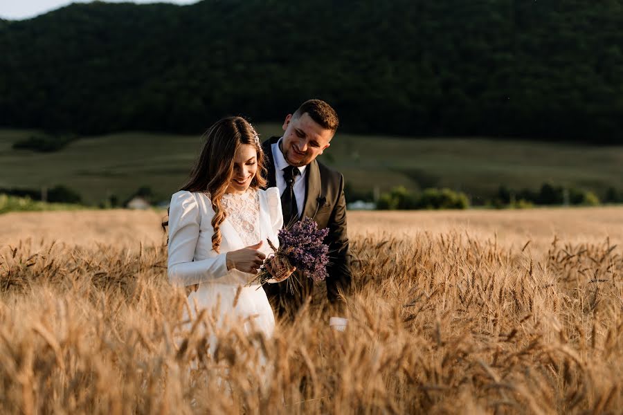 Fotografo di matrimoni Cristian și Salomea (crissandsally). Foto del 26 settembre 2022