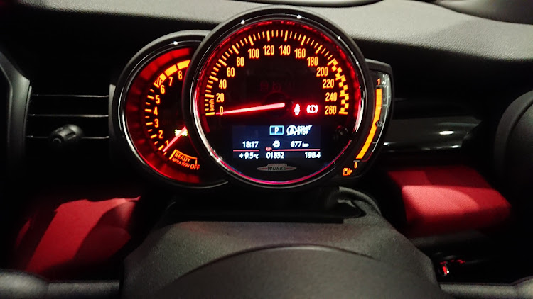 ATSさんが投稿したMINI・32時間レンタル・ジョンクーパーワークス・異次元の走り・JCWは買えませんに関するカスタム事例の投稿画像8枚目