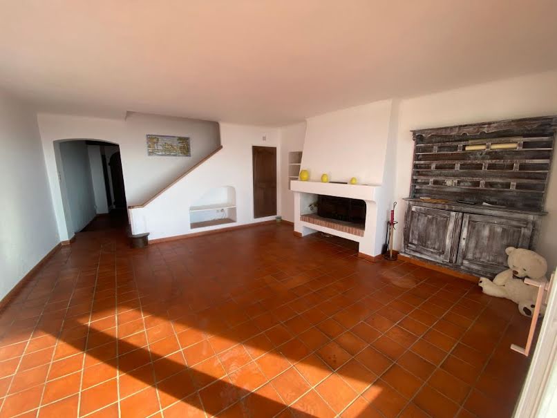 Location  maison 5 pièces 127 m² à Le Castellet (83330), 1 500 €