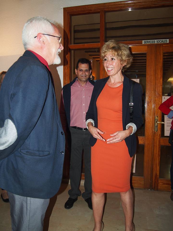 La pintora Doña Úrsula Riquelme junto al alcalde D. Ezequiel Alonso y el presidente de la Federación, D. Alfredo Deltell, en la inauguración de la exposición realizada en la Encomienda abril de 2016