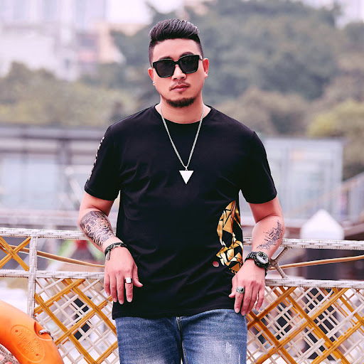 Title 6, Mens hot stamped head size loose short sleeve ...