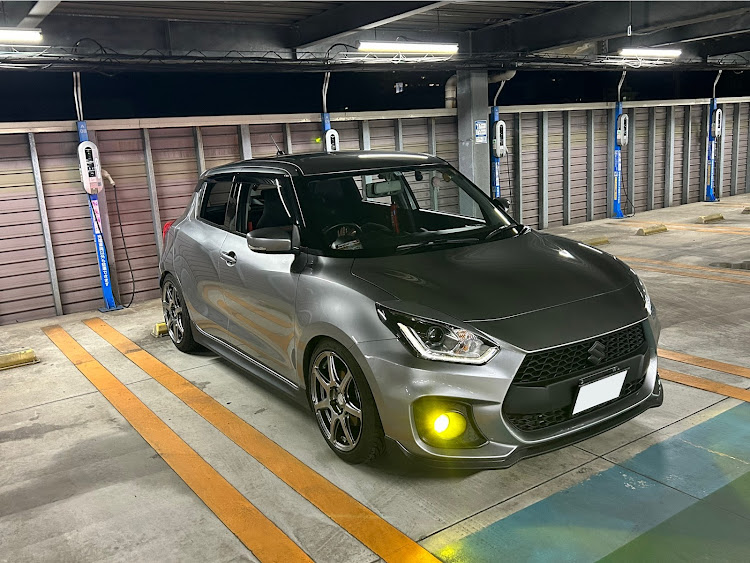 スイフトスポーツのともやさんが投稿したカスタム事例の投稿画像1枚目