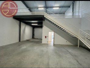 Location  locaux professionnels 1 pièce 618 m² à Mondouzil (31850), 5 820 €