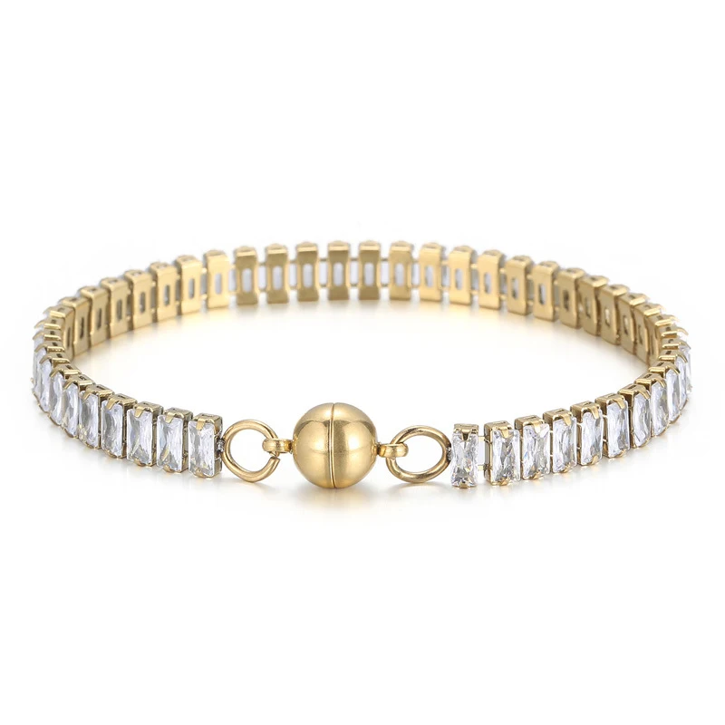 Eenvoudige, veelzijdige ornament armband van roestvrij staal. Elegant sieraad voor elke gelegenheid. Duurzaam, aanpasbaar en ideaal voor dagelijks gebruik.
