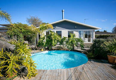 Maison avec piscine et jardin 5