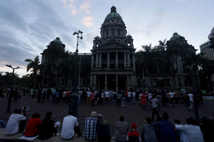 About 700 people gathered for the annual Diakonia Council of Churches' Good Friday service held at dawn on the steps of Durban city hall.