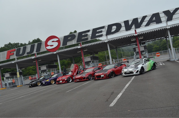 86のWIDE LINE・コロナウイルスに負けるな・happyバトン💫・Rocket Bunny・pandemに関するカスタム事例の投稿画像3枚目