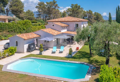 Villa avec piscine et terrasse 2