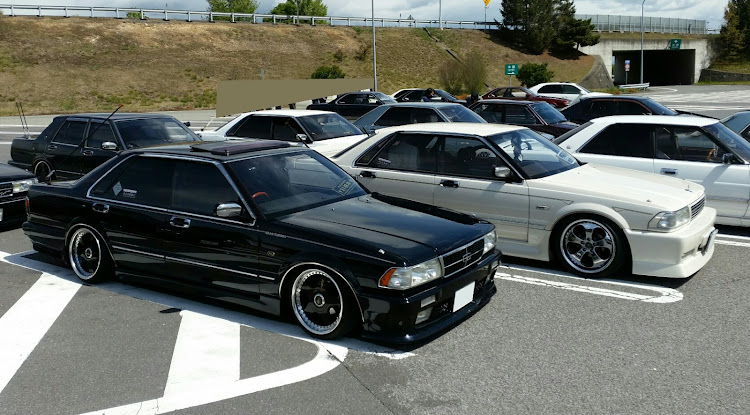 グロリアのツーショットコレクション・ツーショットピックアップチャレンジ・ピックアップ車両とコラボ！・2ショットシリーズ・Y31に関するカスタム事例の投稿画像1枚目