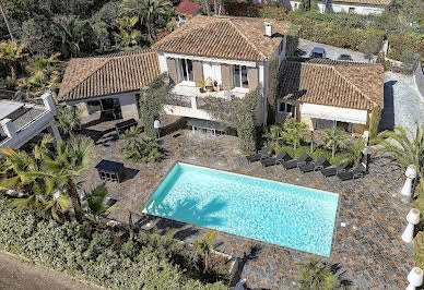 Maison avec piscine et terrasse 17